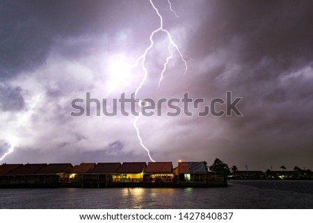 Lightning bolt lighting up the night sky.