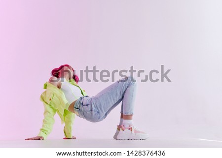 woman with pink hair in jeans and sneakers