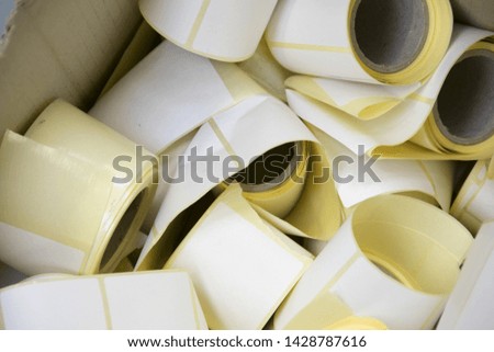 Roll of Tag Label Paper Sticking