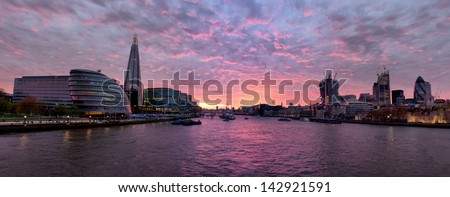 Thames at sunset - panorama