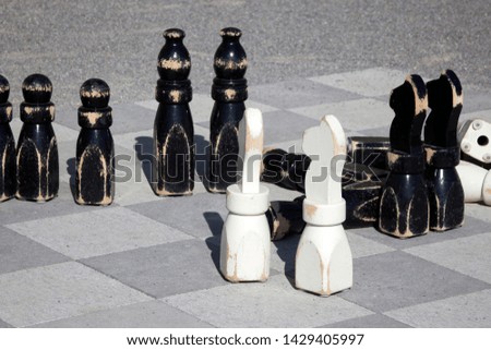 big beautiful street chess picture for text