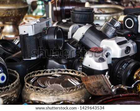 Old cameras sold in antique market