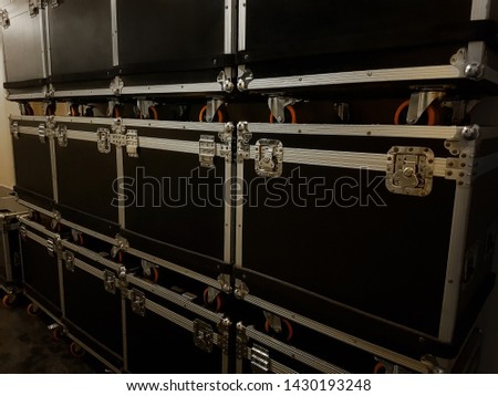 Flight case with wheels, Musical instrument cases, Travel cases for concert musical equipment.