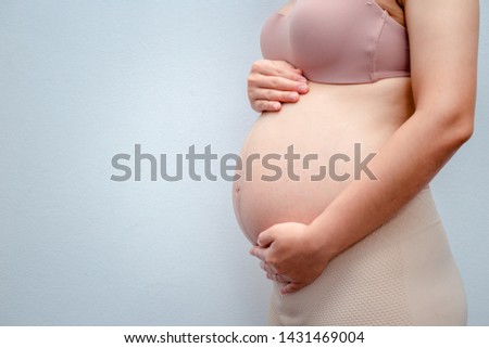 The image of a pregnant woman, a variety of perspectives, can choose to use a variety of images and get large images.
