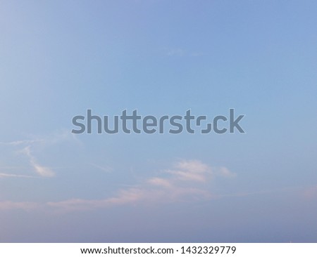 The beautiful sky painted by the sun leaves a bright golden feel. Thick clouds in the twilight sky on winter nights. Picture of sky clouds at night. Scene of the night sky with kee light