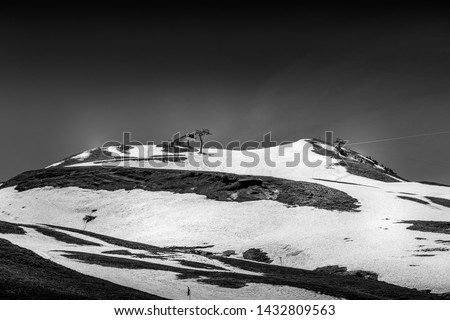 Black and white picture of Klingenstock, including hill station, in Switzerland.