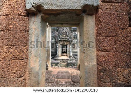 Doorway arch at the Banteay Samre temple, Angkor, Cambodia