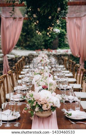 Wedding table decoration and floral design