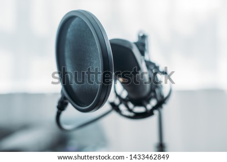 selective focus of microphone with membrane in broadcasting studio