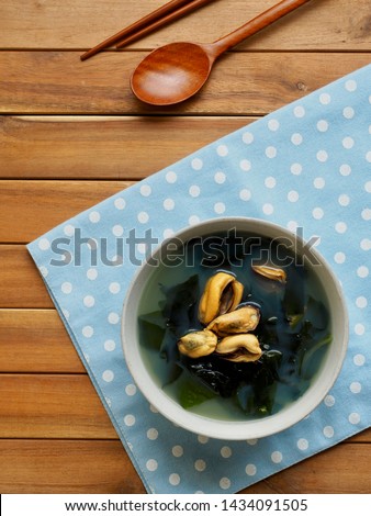  Korean food mussels seaweed soup
