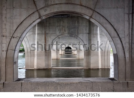 Concrete bridge supports of Founders Bridge