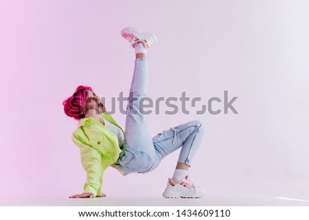 woman with pink hair ripped jeans sneakers fashion