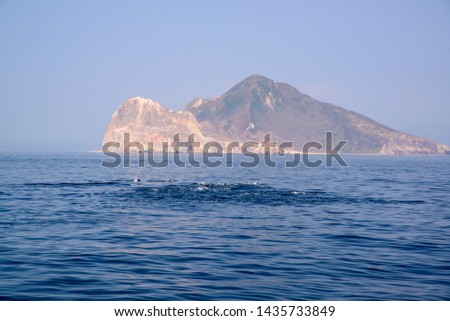 Taiwan, Yilan, Guishan Island, also known as Guishan Island, is a volcanic island that is solitary in the sea. It is named after its shape as a floating turtle.