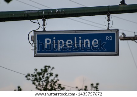 A street sign for Pipeline road 