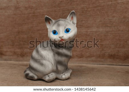 a picture of Lovely white-gray ceramic cat 