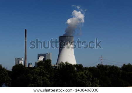coal-fired power station Duisburg-Walsum steam and smoke from the cooling tower at dusk