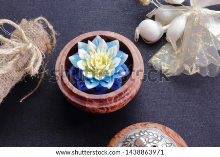A beautiful and good-smelling soap shaped like a flower. From Chiang Mai Thailand at the Sunday market. Perfect sovereign and gift for birthday and mother's day.