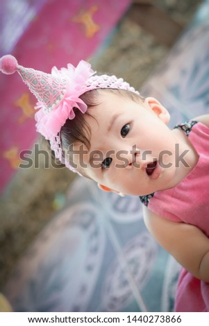 Close-up pictures of a cute baby girl 