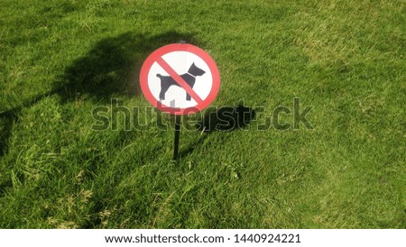 "Dogs can't enter" traffic sign.