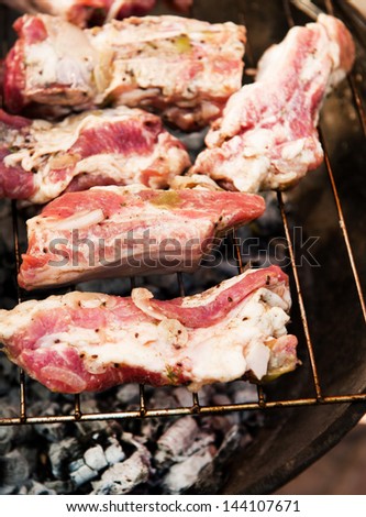  raw steak on a grill