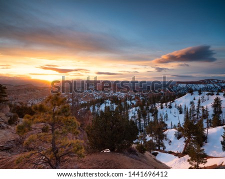 Sunrise in Bryce Canyon in April 2019 with still some snow