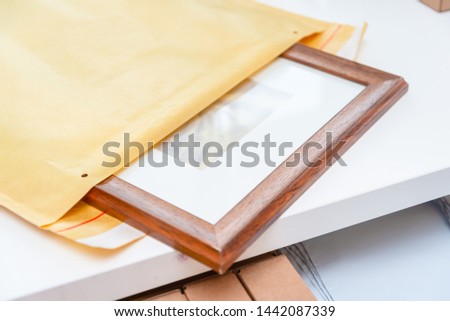Packaging art picture frame to paper bubble envelope