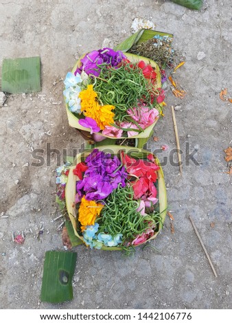 An image of Balinese offerings.