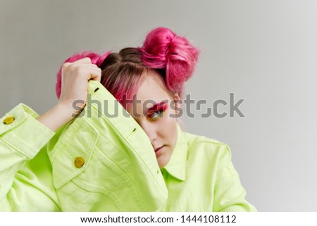 woman with pink hair on a gray background