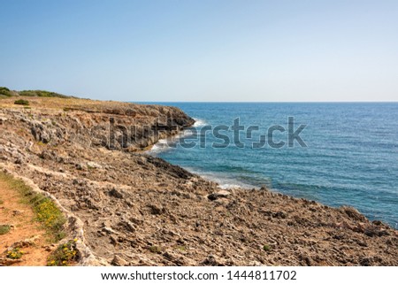 The rugged rocky coast of Punta de n'Amer on the Spanish Baleraren Island Mallorca. Die schroffe Felsenküste von Punta de n’Amer auf der spanischen Balerareninsel Mallorca