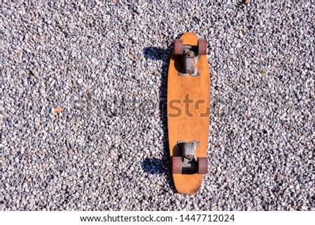 Photo picture of a Wooden 70's skate board skateboard