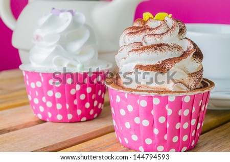 White cream&White chocolate cupcake