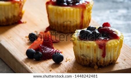 Picture of a cheesecake with berries