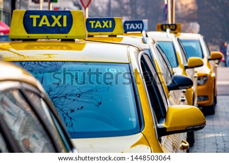 yellow taxis are standing in line 