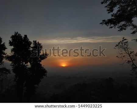 The sun view was set click at bhaktpur Nepal at 5:30 pm.  In this picture we can see natural.There is beautiful yellow color in this picture.