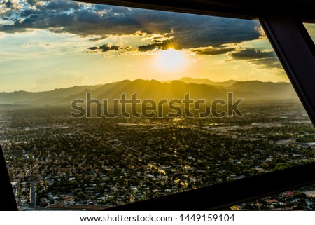 Sunset las vegas stratosphere skyline