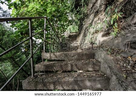 Taking pictures of wide-angle stairs in nature