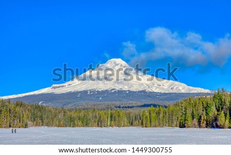 Picture of Mount Hood in Oregon.