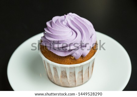 Cupcakes with a lilac cream