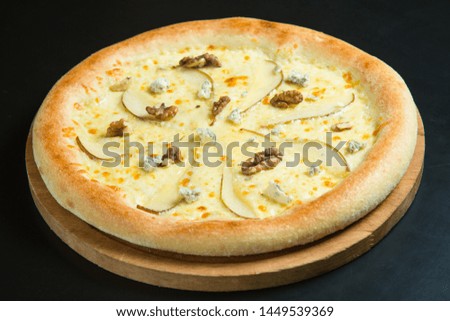 Pizza with pear, nuts and gorgonzola