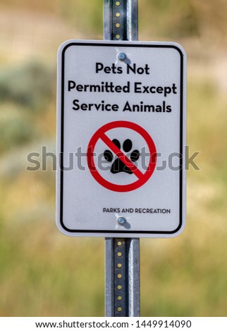 sign allowing service dogs but no other pets