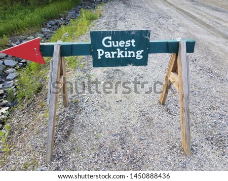 guest parking sign with red arrow and gravel
