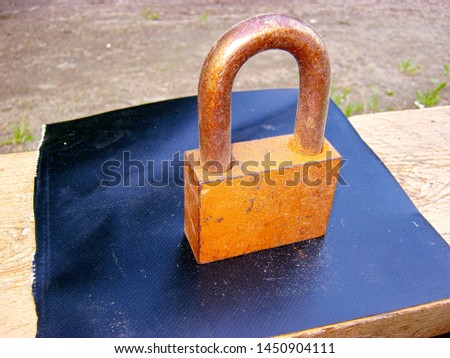 Door padlocks are made of cast iron.