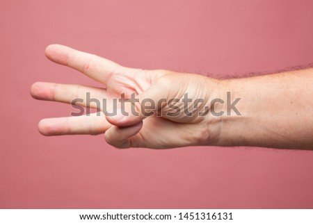 Right hand, palm of the hand and fist of the right hand, making numerical signs and several symbols, one, two, three four five, with the fingers of the hand and signs of victory, defeat, direction.