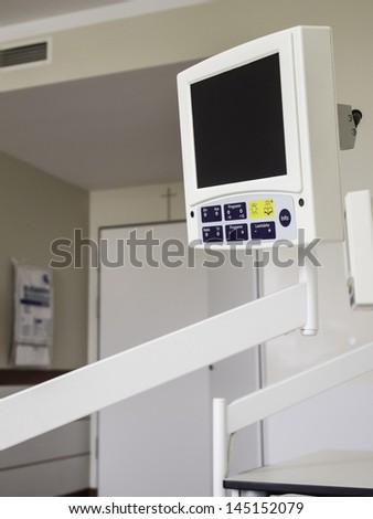 Picture of a monitor in a room of a hospital