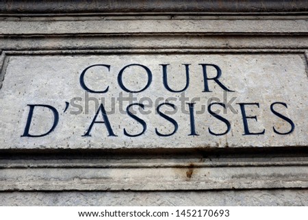 French text: Cour d'Assises. English translation:  courts of assize. inscription engraved in stone on a court.