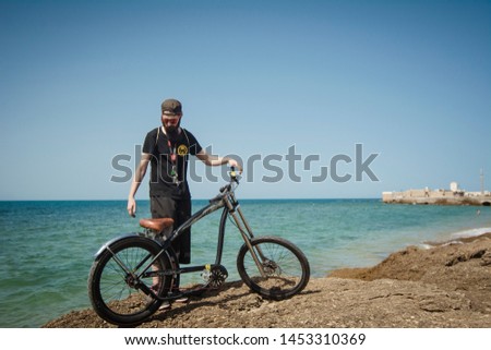 
Man with bicycle in Beach´s rocks
