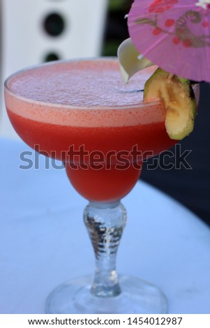A picture of a delicious strawberry flavoured cocktail.