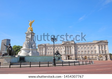 Buckingham palace historical building London UK