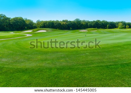 photo golf courses with bright green grass