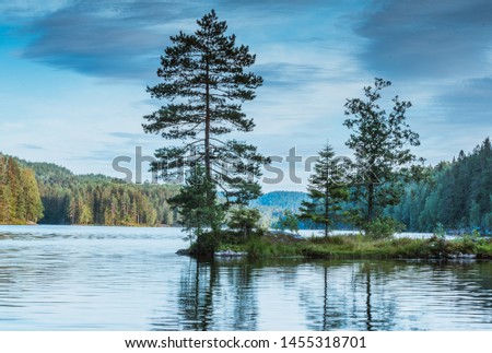 a small island on the lake Nøklevann